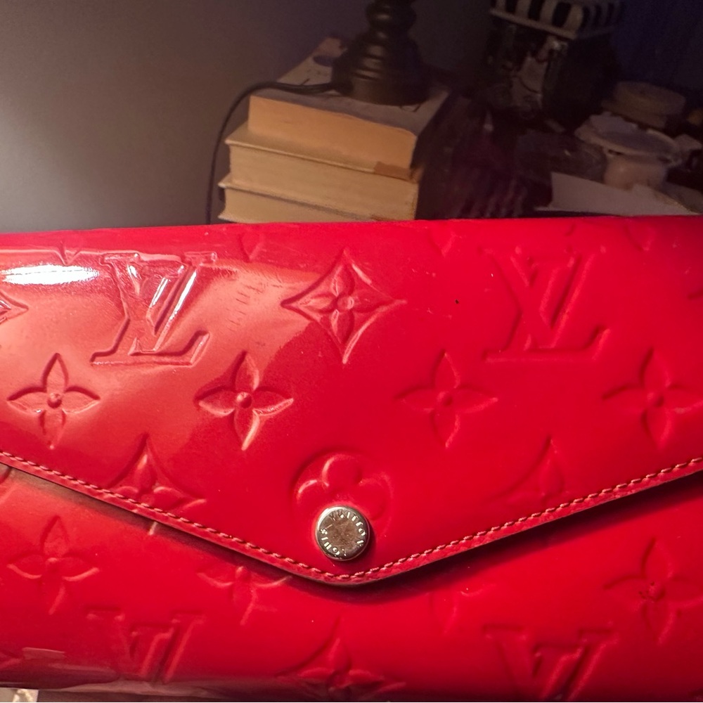 Louis Vuitton Red Vernis Women's Clutch wallet .READ DESCRIPTION
